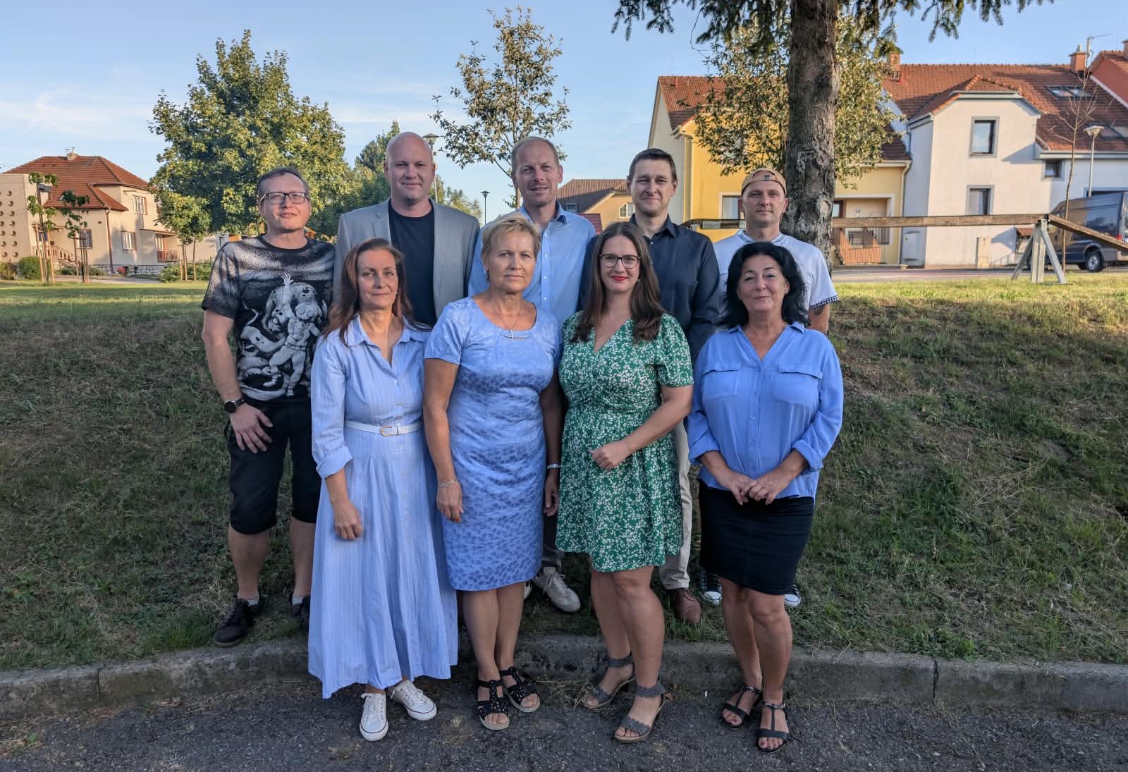 Společná fotografie kandidátů sdružení SNK Velešovice