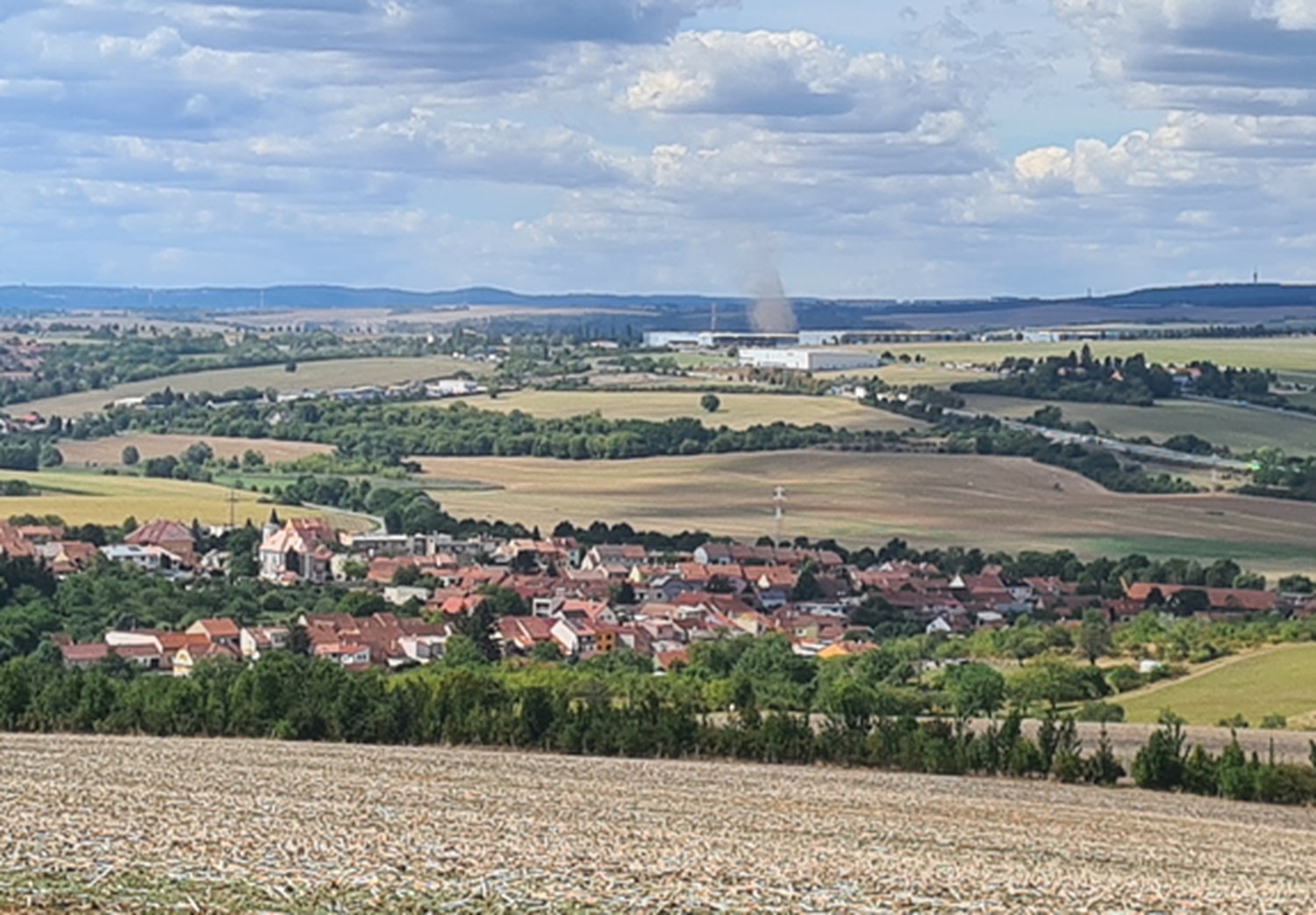 Pohled na Velešovice z okolních polí